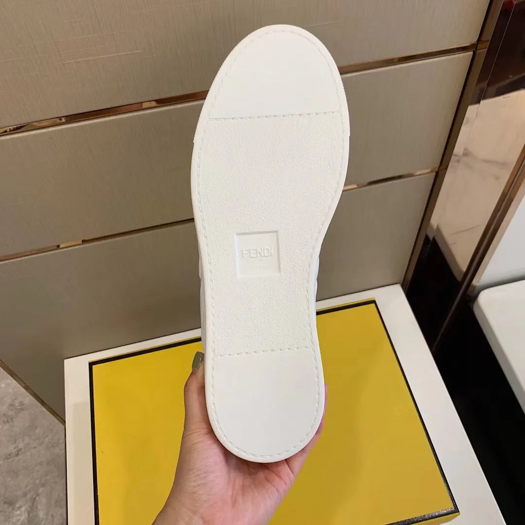 Factory Price: 400💰 Sun] FENDI Classic Comfort Men's, this sophisticated sneaker is handcrafted from soft calfskin. Mesh inner surface, ultra-light rubber material and rough outsole. This unique thin style is suitable for the casual and exquisite sensibility of this season. It is comfortable and natural on the feet. It is an everyday style for casual travel in autumn and winter! Code number: 38/44, customized 45